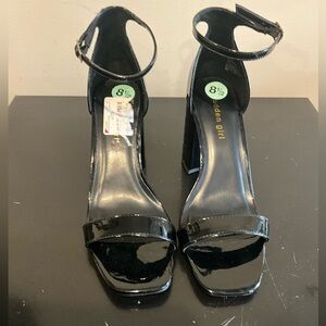 NWT Madden Girl Black Patent Block Heel Sandals Size 8 1/2
